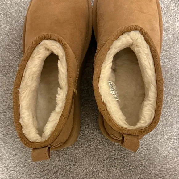 UGG Platform Mini Boots - Picture 5 of 7